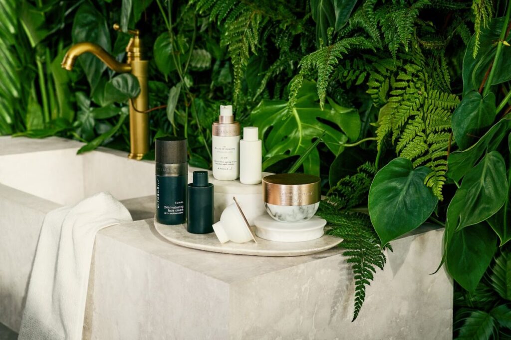 lifestyle visual 2 green friday